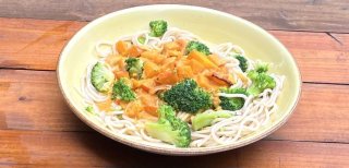 Brokkoli-Spaghetti mit Kürbis-Orangen-Sauce